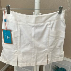 Woman white cotton golfing skort.